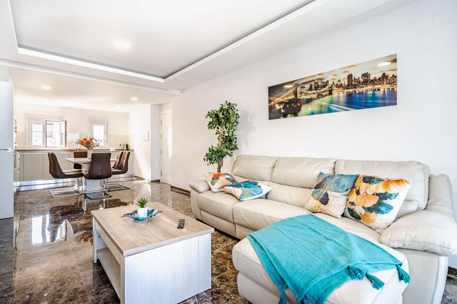 Espectacular Apartamento frente al Puerto de la Duquesa - Costa del Sol